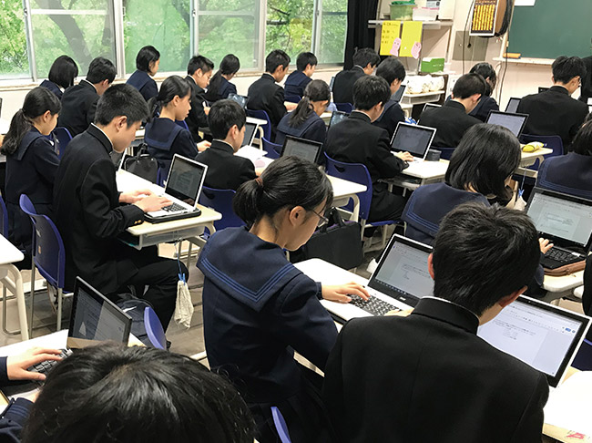 1人1台端末環境で進む、生徒主体の学び
北海道教育大学附属函館中学校が取り組むBYODによる教育活動の展開