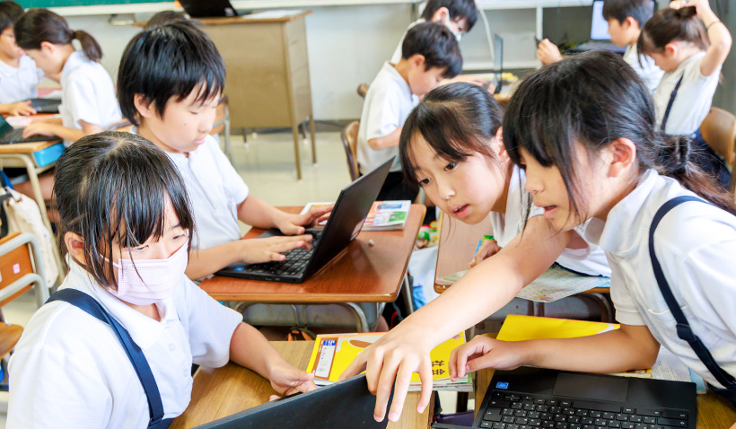 班で話し合いながら、「節水」「自然を守る」それぞれの視点で自分たちにできることを考える