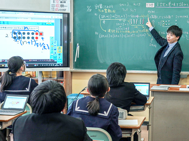 ［発表ノート］と［気づきメモ］で、学級全体で考えを共有
文字式を読み取る活動の充実で、数の性質を発見、一般化