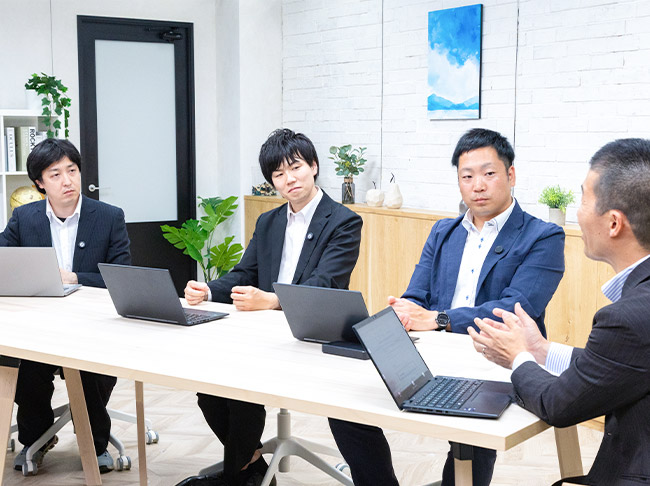 実証地域：兵庫県宝塚市教育委員会、埼玉県新座市教育委員会の取り組み
成績情報、指導要録などを取り込んだ生成AIチャットボットで校務DXの可能性を探る