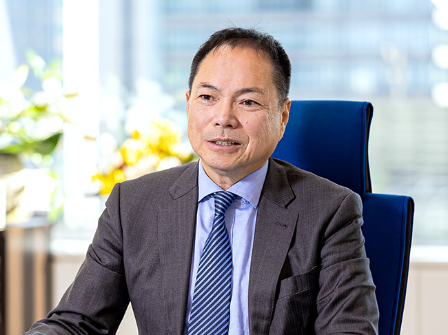 安全安心な職場環境づくりと校務用スマホ
教職員同士のコミュニケーションの充実で
“チームで働く学校”へ