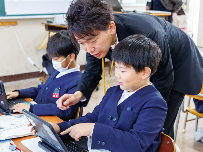 考えの表出・整理・参照に生かし、自ら考え、行動する力を育む