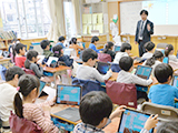 「学びを広げるICT」 
～新宿区 がめざす教育の情報化 
タブレット端末40台が安定稼働する無線LAN構築を重視 